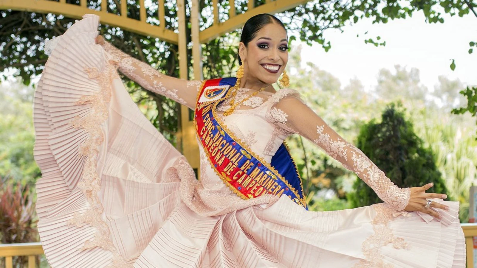 ¡La mejor falda para bailar marinera!
